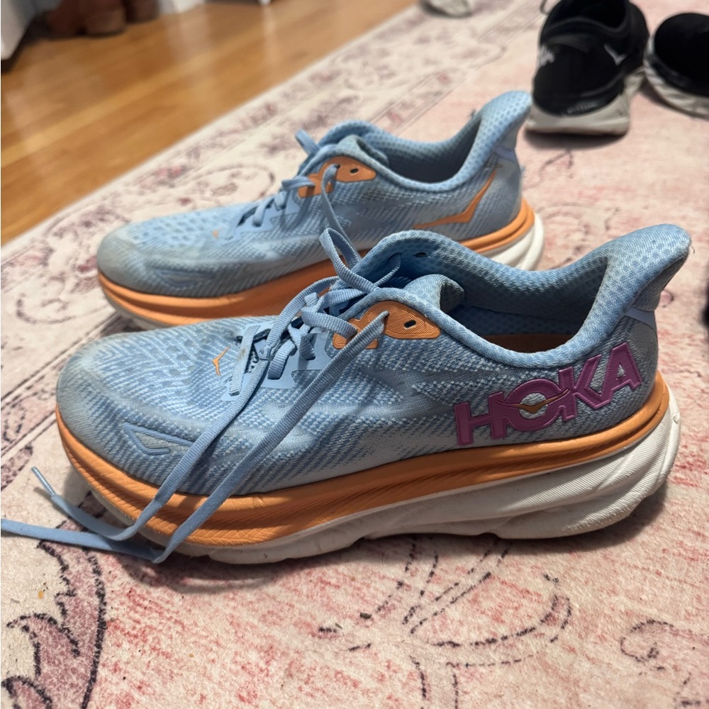 Women's hoka clifton 9 sneakers